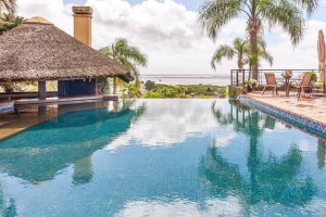 Casa com 646m², 5 dormitórios, 4 suítes, 4 vagas, Menino Deus em Porto Alegre