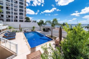 Casa em Condomínio com 267m², 3 dormitórios, 3 suítes, 3 vagas, Praia De Belas em Porto Alegre