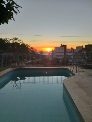 Casa com 300m², 3 dormitórios, 2 vagas, Menino Deus em Porto Alegre