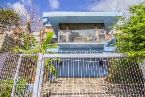 Casa com 300m², 3 dormitórios, 2 vagas, Menino Deus em Porto Alegre