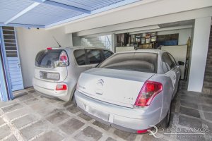 Casa com 300m², 3 dormitórios, 2 vagas, Menino Deus em Porto Alegre