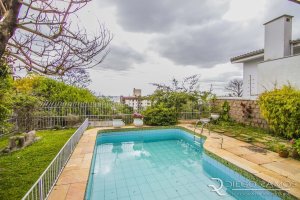 Casa com 300m², 3 dormitórios, 2 vagas, Menino Deus em Porto Alegre