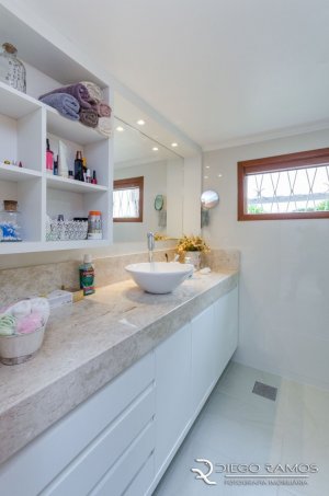 Casa com 216m², 4 dormitórios, 2 suítes, 4 vagas, Menino Deus em Porto Alegre