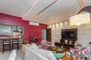 Casa com 216m², 4 dormitórios, 2 suítes, 4 vagas, Menino Deus em Porto Alegre