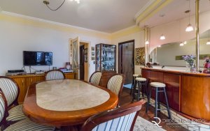 Casa com 248m², 3 dormitórios, 1 suíte, 4 vagas, Petrópolis em Porto Alegre