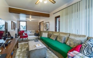 Casa com 248m², 3 dormitórios, 1 suíte, 4 vagas, Petrópolis em Porto Alegre