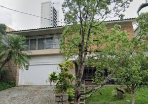 Casa com 1171m², 3 dormitórios, 1 suíte, 2 vagas, Rio Branco em Porto Alegre