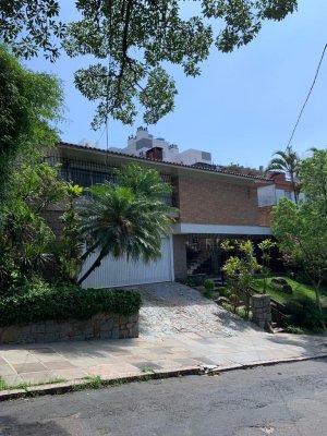Casa com 1171m², 3 dormitórios, 1 suíte, 2 vagas, Rio Branco em Porto Alegre