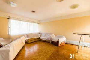 Casa com 1171m², 3 dormitórios, 1 suíte, 2 vagas, Rio Branco em Porto Alegre