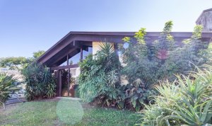 Casa com 280m², 4 dormitórios, 1 suíte, 3 vagas, Três Figueiras em Porto Alegre