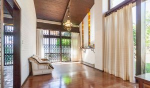 Casa com 280m², 4 dormitórios, 1 suíte, 3 vagas, Três Figueiras em Porto Alegre