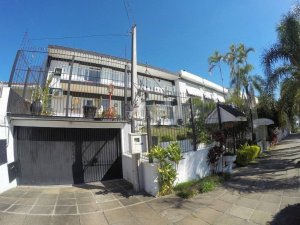 Casa com 366m², 4 dormitórios, 1 suíte, 3 vagas, Três Figueiras em Porto Alegre