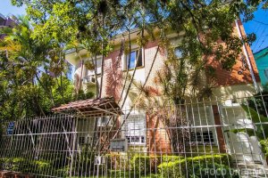 Casa com 265m², 7 dormitórios, 2 suítes, 3 vagas, Petrópolis em Porto Alegre