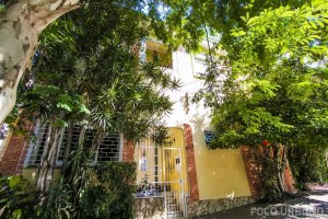 Casa com 265m², 7 dormitórios, 2 suítes, 3 vagas, Petrópolis em Porto Alegre