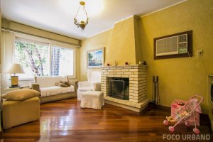 Casa com 265m², 7 dormitórios, 2 suítes, 3 vagas, Petrópolis em Porto Alegre