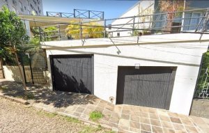 Casa com 240m², 3 dormitórios, 2 suítes, 2 vagas, Petrópolis em Porto Alegre