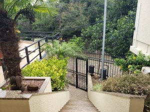 Casa com 240m², 3 dormitórios, 2 suítes, 2 vagas, Petrópolis em Porto Alegre