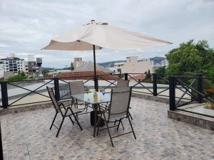 Casa com 240m², 3 dormitórios, 2 suítes, 2 vagas, Petrópolis em Porto Alegre