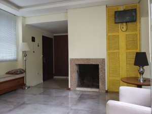 Casa com 240m², 3 dormitórios, 2 suítes, 2 vagas, Petrópolis em Porto Alegre
