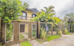 Casa com 248m², 3 dormitórios, 1 suíte, 2 vagas, Chácara Das Pedras em Porto Alegre