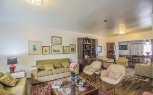 Casa com 248m², 3 dormitórios, 1 suíte, 2 vagas, Chácara Das Pedras em Porto Alegre