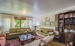 Casa com 248m², 3 dormitórios, 1 suíte, 2 vagas, Chácara Das Pedras em Porto Alegre