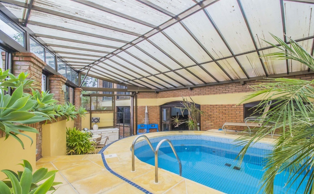 Casa com 248m², 3 dormitórios, 1 suíte, 2 vagas, Chácara Das Pedras em Porto Alegre