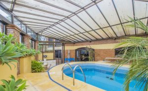 Casa com 248m², 3 dormitórios, 1 suíte, 2 vagas, Chácara Das Pedras em Porto Alegre