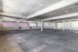 Prédio Comercial com 2100m², Navegantes em Porto Alegre
