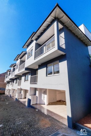 Casa em Condomínio com 115m², 2 dormitórios, 1 suíte, 2 vagas, Camaquã em Porto Alegre