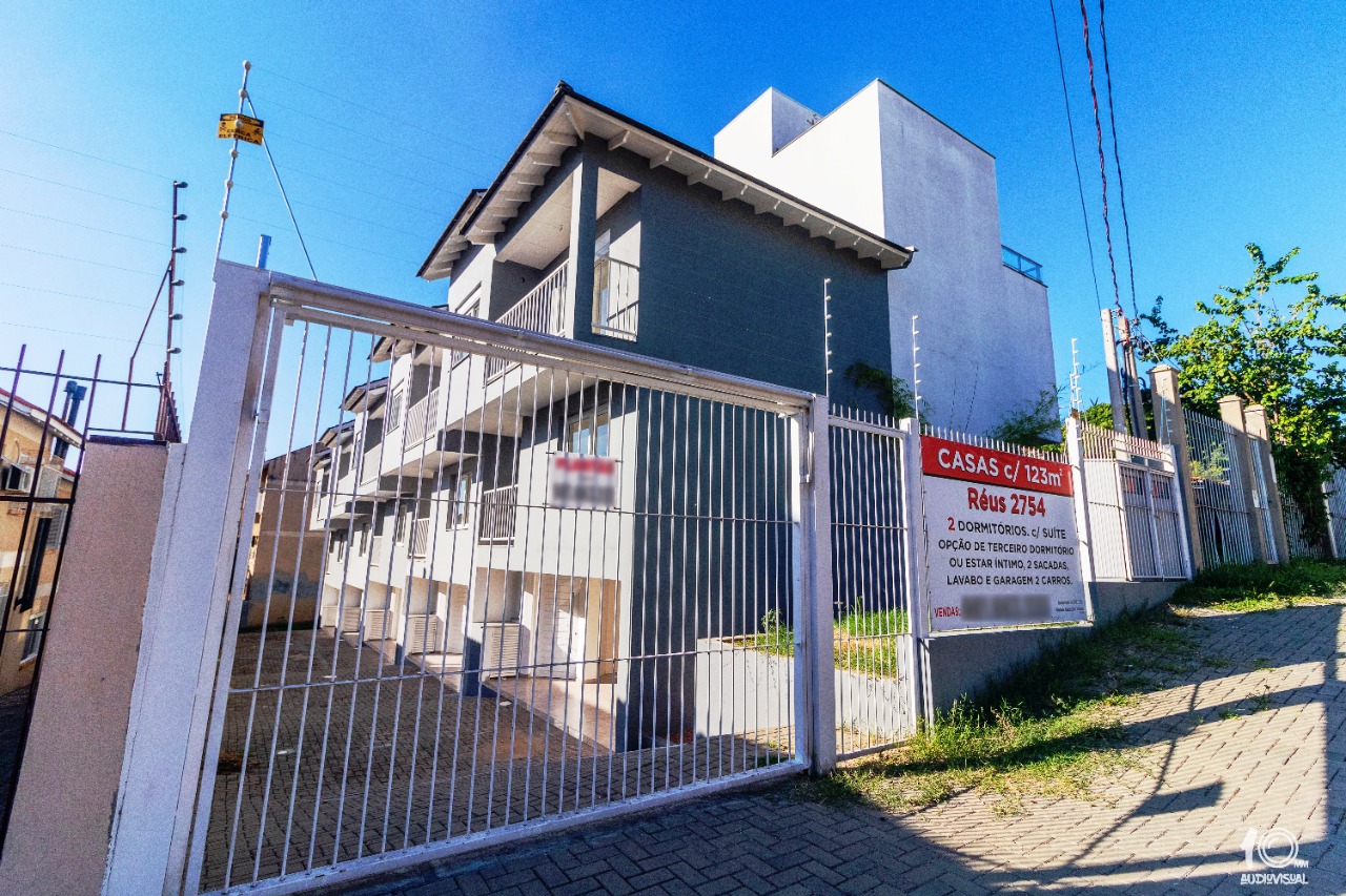 Casa em Condomínio com 115m², 2 dormitórios, 1 suíte, 2 vagas, Camaquã em Porto Alegre