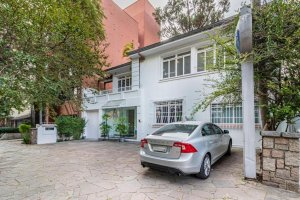 Casa comercial com 280m², 5 vagas, Auxiliadora em Porto Alegre