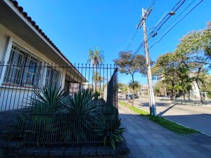 Casa comercial com 568m², 20 vagas, São João em Porto Alegre