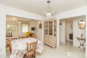 Casa com 147m², 3 dormitórios, 3 suítes, 4 vagas, Chácara Das Pedras em Porto Alegre