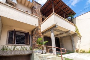 Casa com 287m², 3 dormitórios, 4 vagas, São João em Porto Alegre