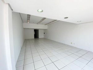 Loja com 132m², Passo Da Areia em Porto Alegre