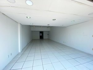 Loja com 132m², Passo Da Areia em Porto Alegre