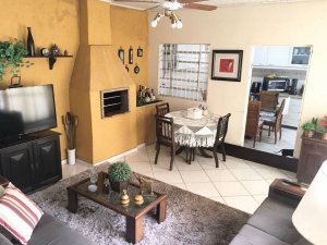 Casa com 140m², 3 dormitórios, 2 suítes, 3 vagas, Jardim Botânico em Porto Alegre