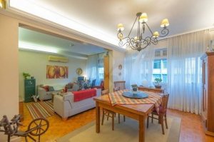 Apartamento com 155m², 4 dormitórios, 1 suíte, 1 vaga, Floresta em Porto Alegre