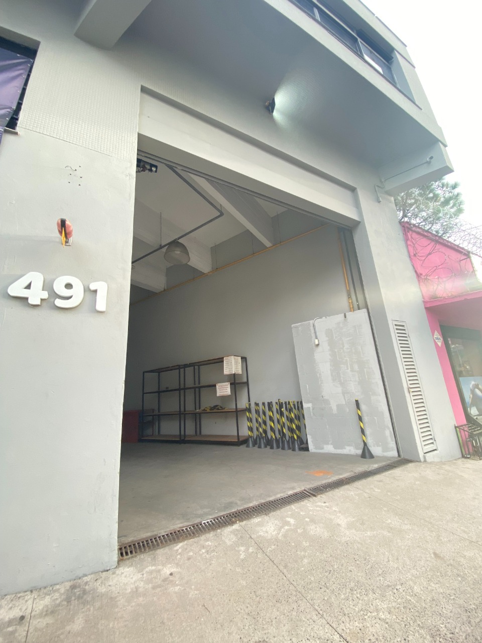 Prédio Comercial com 1000m², 6 vagas, Rio Branco em Porto Alegre
