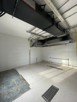 Prédio Comercial com 1000m², 6 vagas, Rio Branco em Porto Alegre