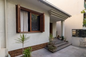 Casa com 240m², 3 dormitórios, 2 vagas, Higienópolis em Porto Alegre