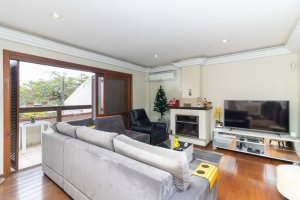 Casa com 295m², 3 dormitórios, 3 suítes, 4 vagas, Chácara Das Pedras em Porto Alegre