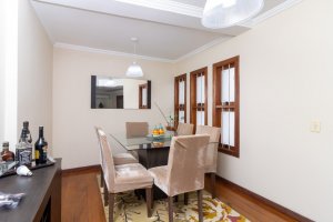 Casa com 295m², 3 dormitórios, 3 suítes, 4 vagas, Chácara Das Pedras em Porto Alegre