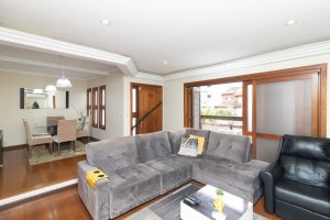 Casa com 295m², 3 dormitórios, 3 suítes, 4 vagas, Chácara Das Pedras em Porto Alegre