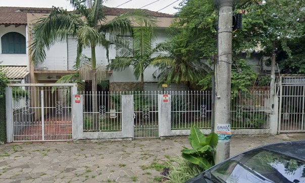 Casa com 400m², 5 dormitórios, 3 vagas, Santana em Porto Alegre
