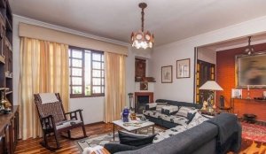 Casa com 171m², 3 dormitórios, 1 suíte, 2 vagas, Chácara Das Pedras em Porto Alegre