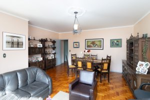 Casa com 169m², 3 dormitórios, 2 vagas, Vila Ipiranga em Porto Alegre