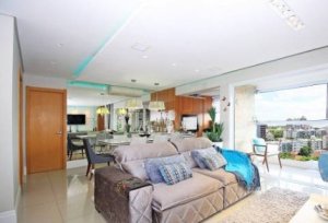 Apartamento com 120m², 3 dormitórios, 1 suíte, 2 vagas, Menino Deus em Porto Alegre