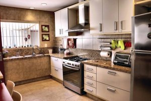 Casa com 160m², 3 dormitórios, 1 suíte, 5 vagas, Jardim Botânico em Porto Alegre